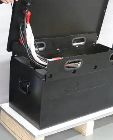 แบตเตอรี่ไอออนลิตียมวงจรลึกที่กําหนดเอง พลังงานสูง 24V 48V 300Ah LiFePO4 แบตเตอรี่รถยก