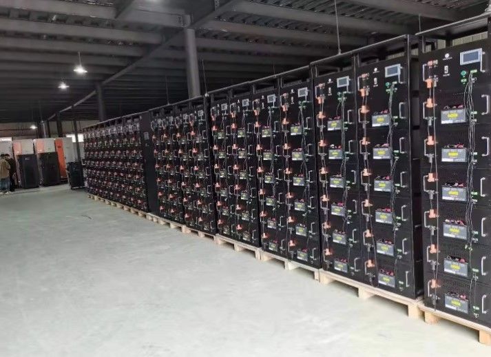 ESS 10 ปี ระยะเวลาใช้งาน แบตเตอรี่ภายนอก 1MWh 5MWh 10MWh 20ft 40ft ถัง แบตเตอรี่แสงอาทิตย์ ระบบเก็บพลังงาน